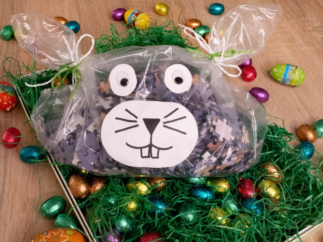Puzzle zu Ostern verpacken